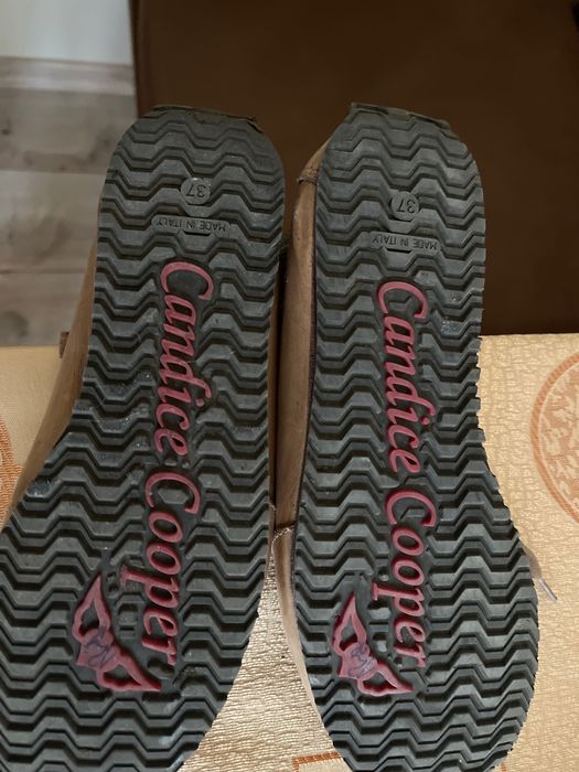 Продават се боти естесвена кожа