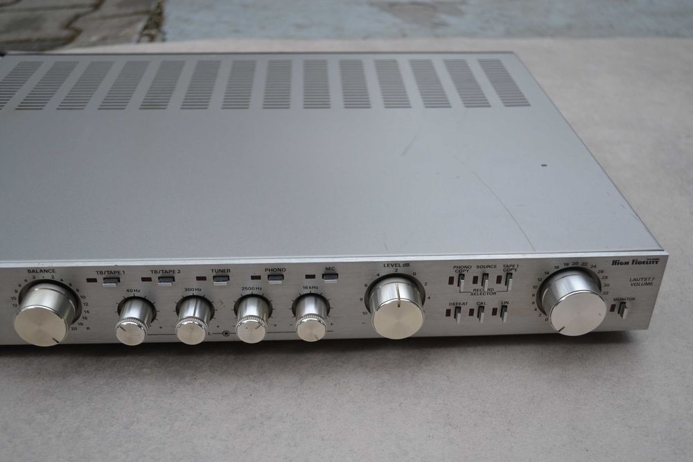 Preamplificator Grundig SXV 6000