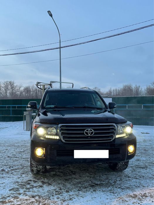 Аренда авто с аодителем. Toyota Land Cruiser 200
