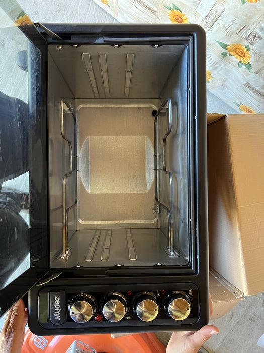 Продавам чисто нова мултифункционална електрическа фурна Zephyr с два котлона (модел Z-1441-M40LC)