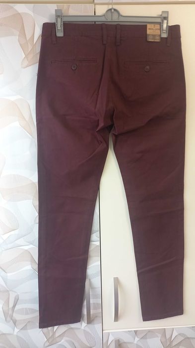 Pantaloni casual Burgundia