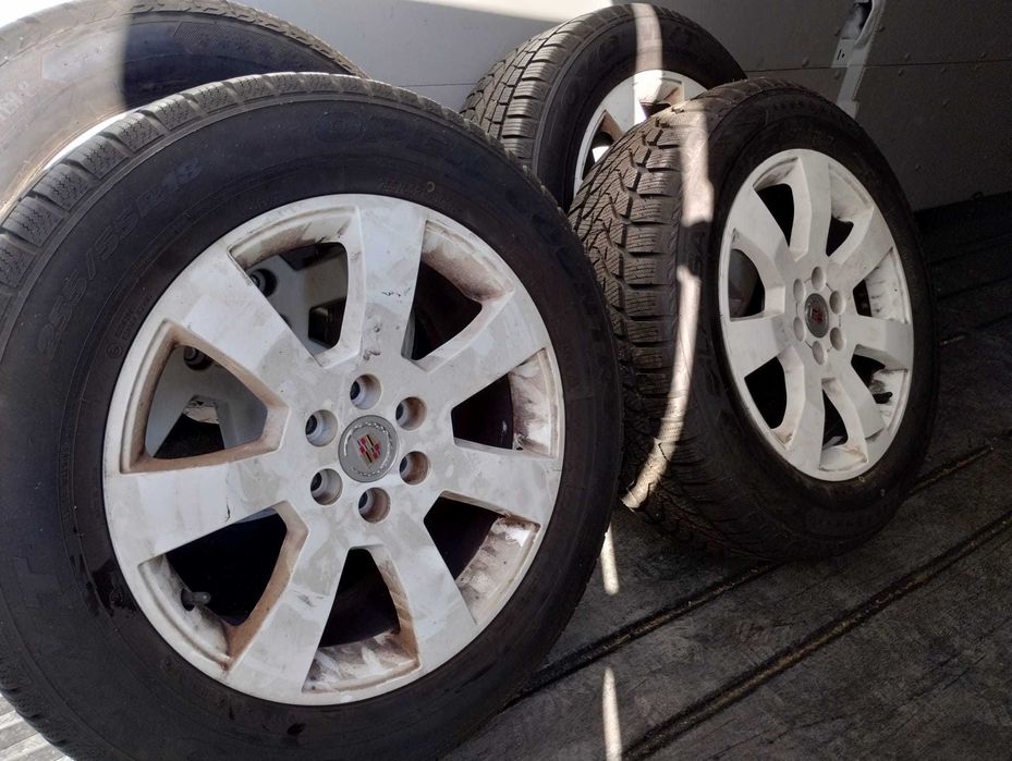 Продават се 4 Зимни гуми с бели джанти за Кадилак SRX 235/60 R 18.    Цена 400€.  Цената е Без коментар. При интерес звъннете на 0895/530-701