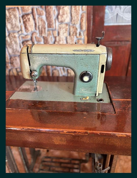 Mașină de cusut ileana