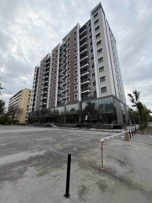 Навои шахар. 7 микрараеон. Домбыта урнига курилган домлан 1 хона сотил