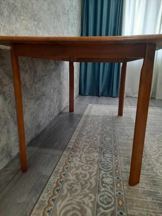 Стол в гостинную