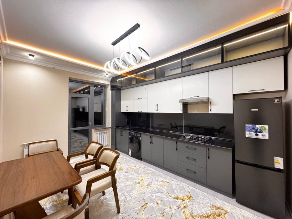 Прродается 3х комнатная кв. 97м2. 3й этаж. Багишамал сити.