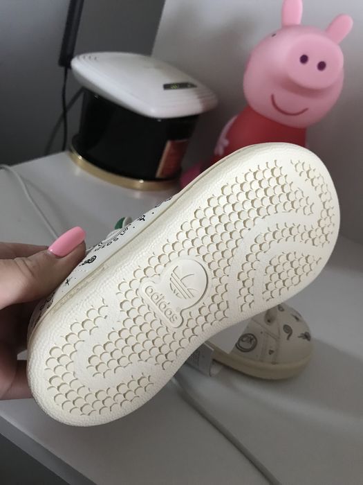 Нови! Детски Adidas Stan Smith, номер 22