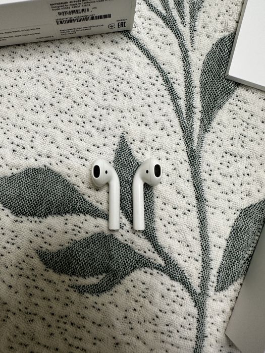 Наушники AirPods