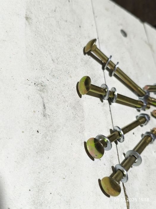 Болты мебельные в сборе