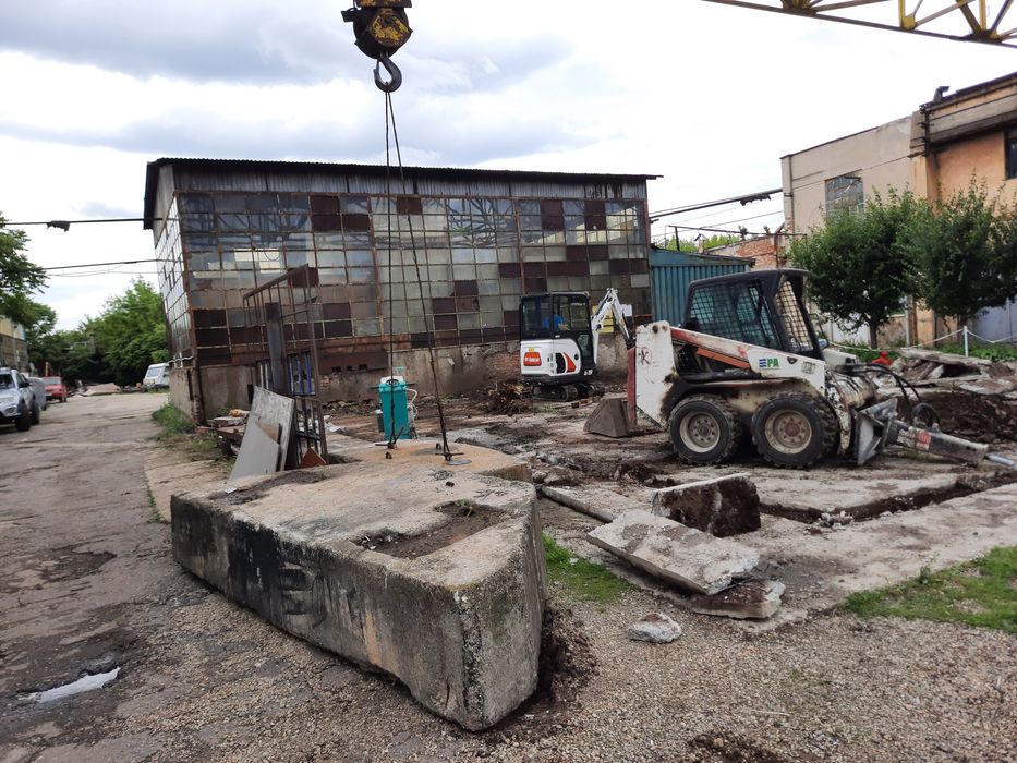 Inchiriez Bobcat demolari picon taiem beton asfalt basculanta 3,5t mo