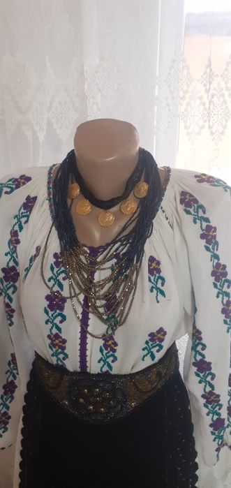 Salbă veche cu bani costum popular