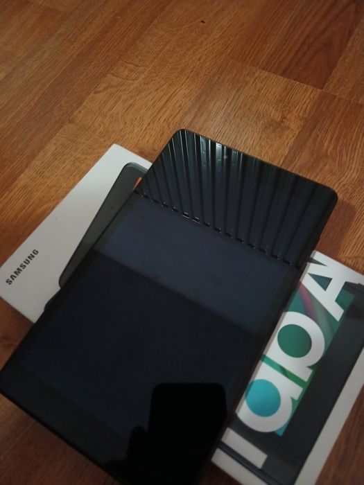 Vând tableta samsung tab A