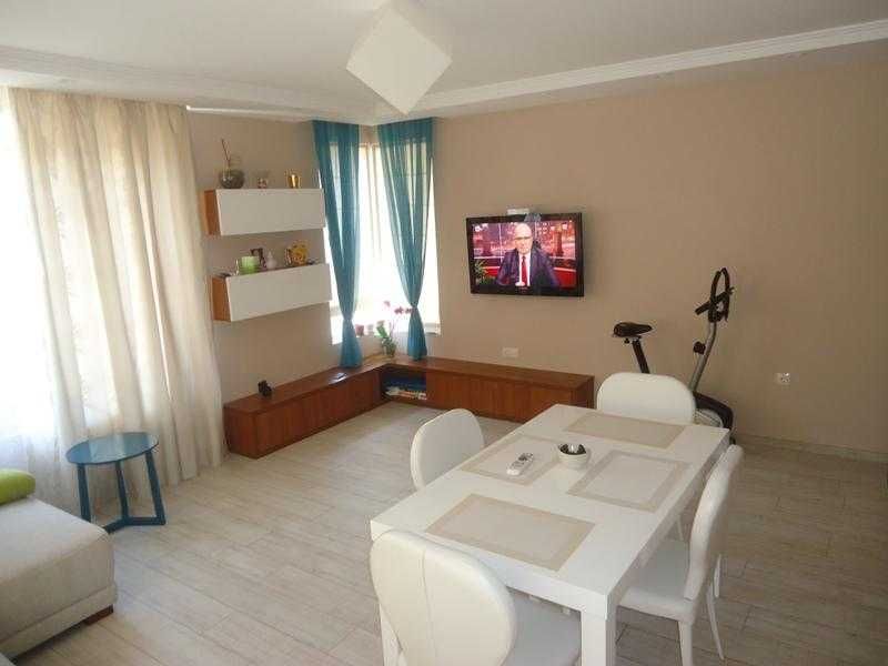 Дава се под наем Тристаен апартамент в Бургас, Център - 100 кв.м за 847.62 € - Снимка #5