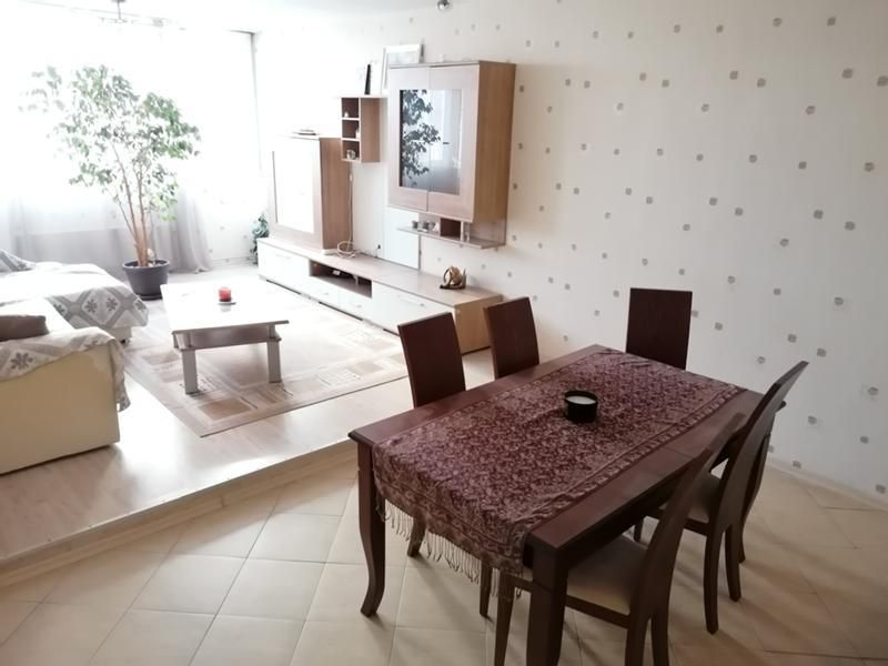 Дава се под наем Тристаен апартамент в София, Хладилника - 90 кв.м за 750 € - Снимка #1