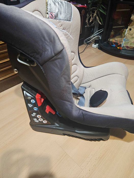 Столче за кола Chicco, от 0 до 13 kg и от 8 до 18 kg.