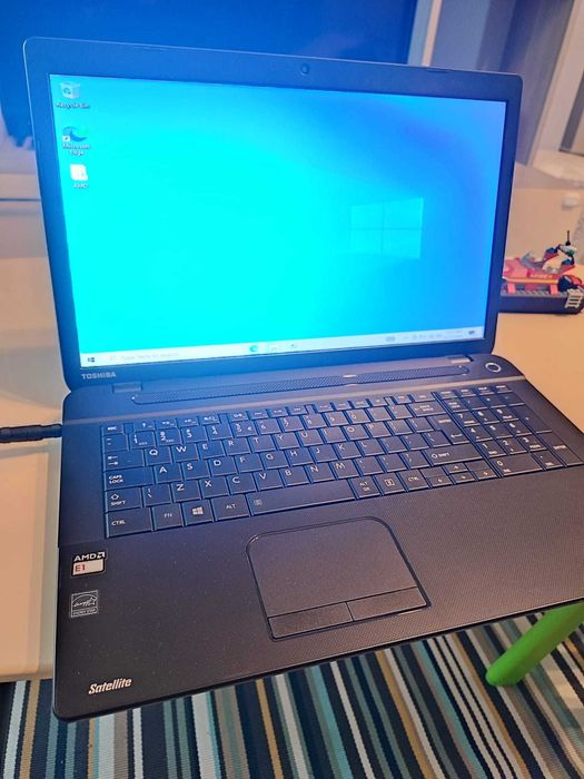 Laptop Toshiba Satellite display 17.3"