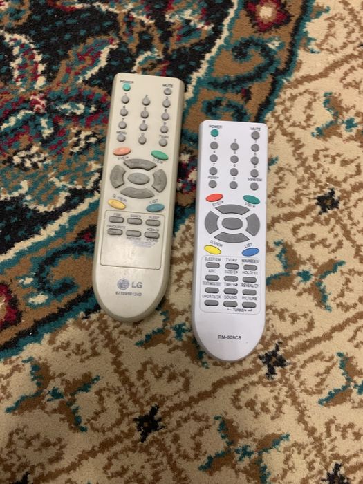 Пульты для теливизора два пульта за 500