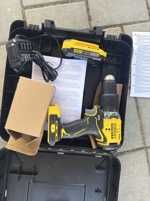 Vind filetanta Stanley cu incar un  acum  de 2ah la cutie