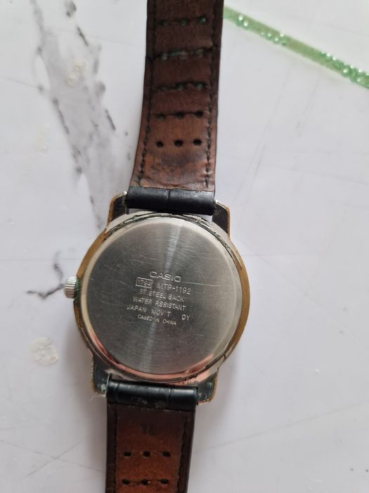 Продам часы наручные