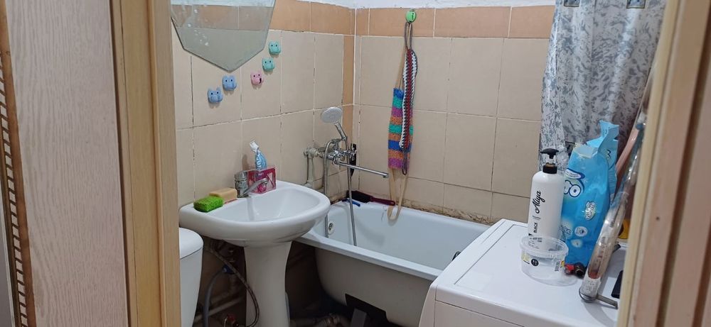 1 бөлмелі кв сатылады 3 этаж.  Бегім ана көшесі 3 дом. Вокзал жанында.