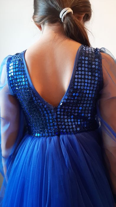 Продам платье нарядные 2шт