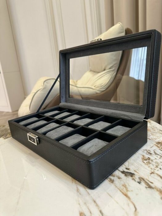 Шкатулка для часов и украшение