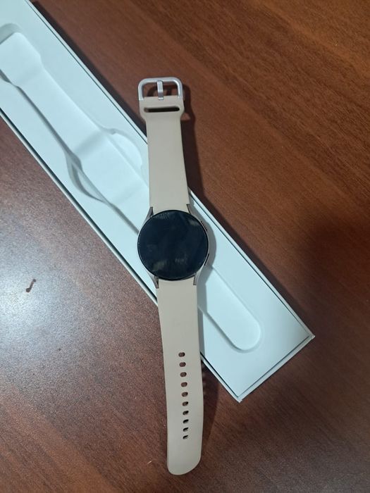 Продам часы смарт женские