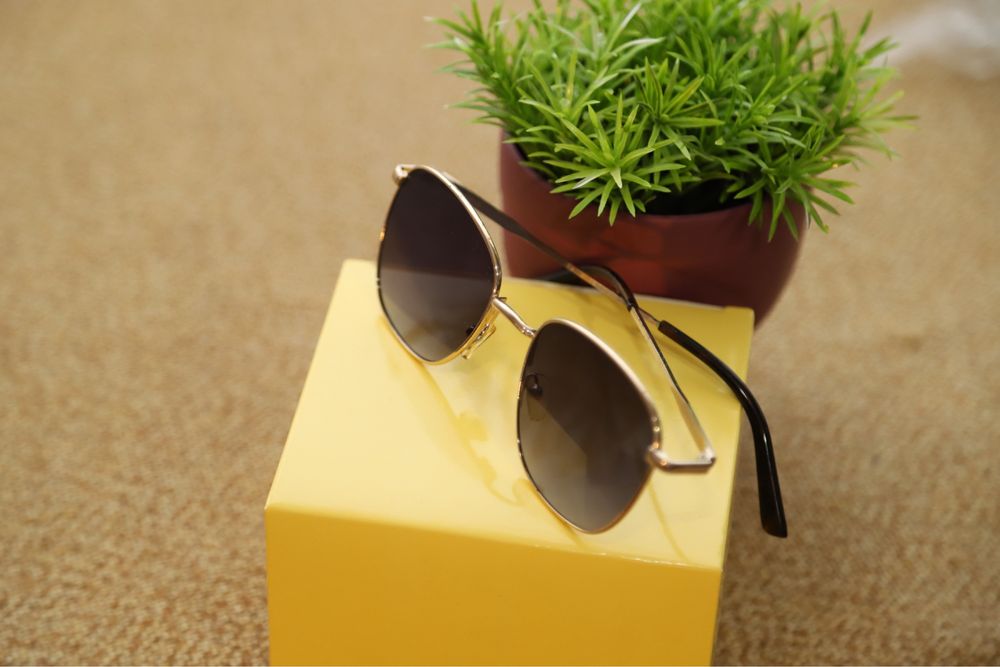 Слънчеви очила-RayBan, Calvin Klein и други различни марки, колекция