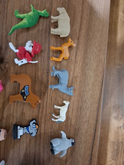 Лот играчки за 9лв, една част Киндер