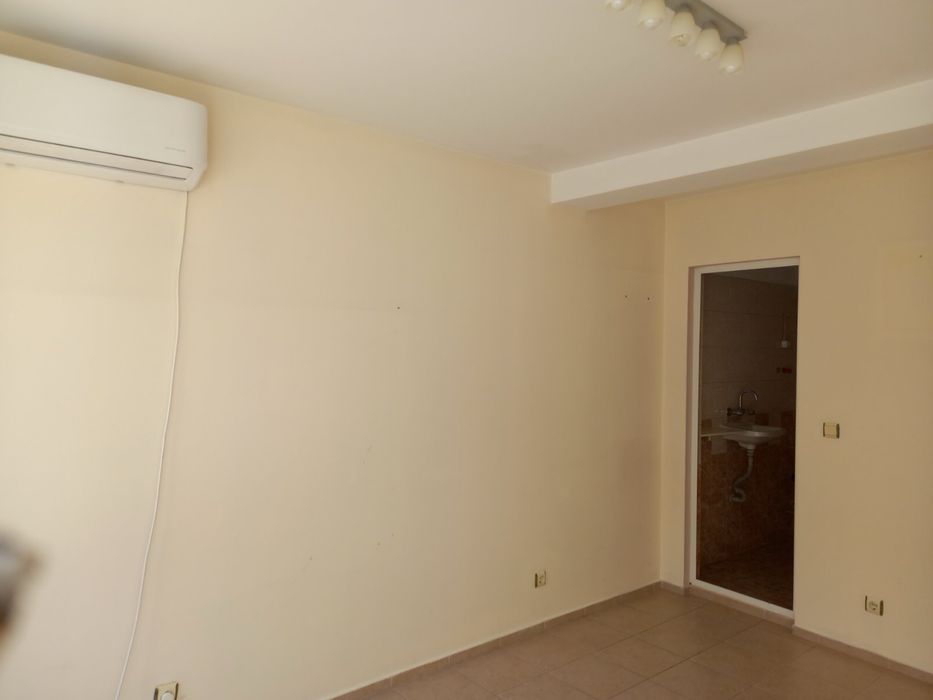 Дава се под наем Офис в Варна, Зимно кино Тракия - 15 кв.м за 179.52 € - Снимка #1