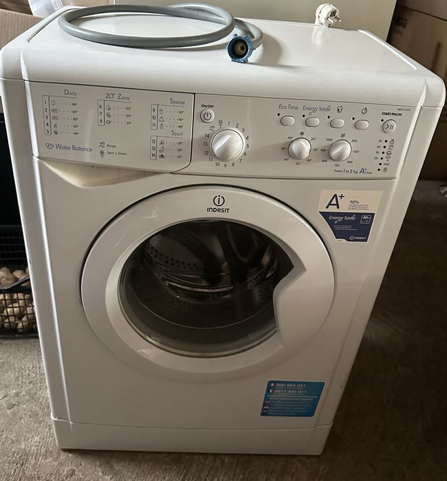 Mașină de spălat rufe INDESIT IWSC 51051 capacitate 5 kg clasa energetică A+ 1000 rpm
