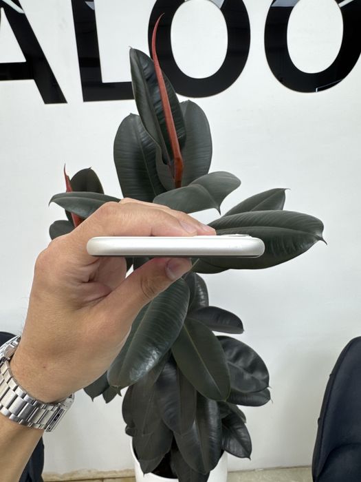 IPHONE 11 WHITE 64 76%