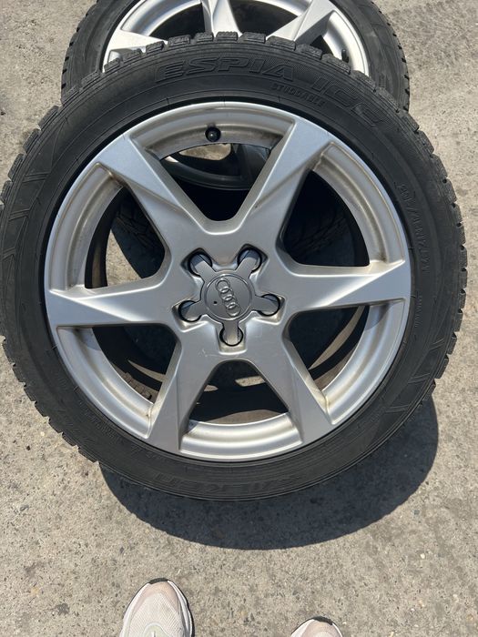 Anvelope marimea 235/45/R17 de iarna plus jante originale de audi