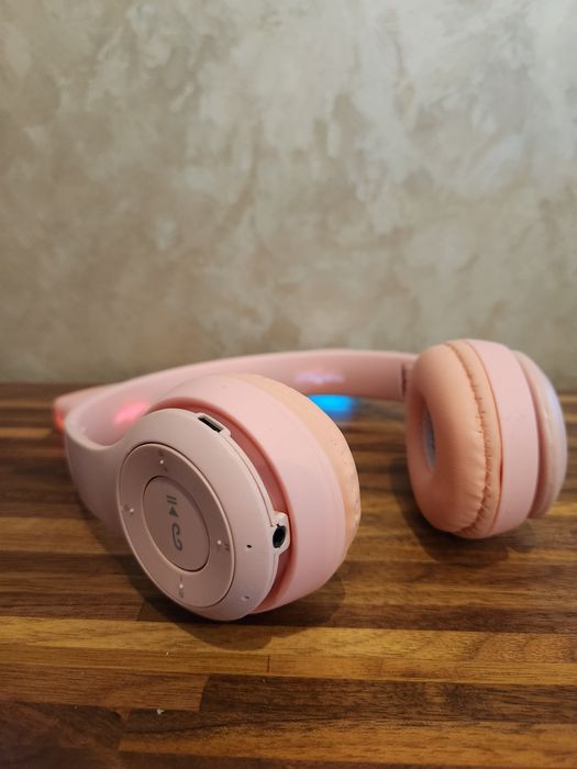 Безжични Wireless слушалки OnEar с лед светлини