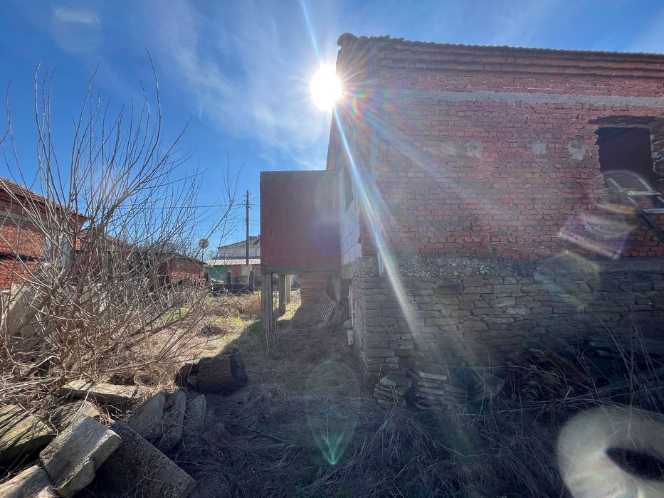 Продавам къща в с. Лозарево – 379 м2