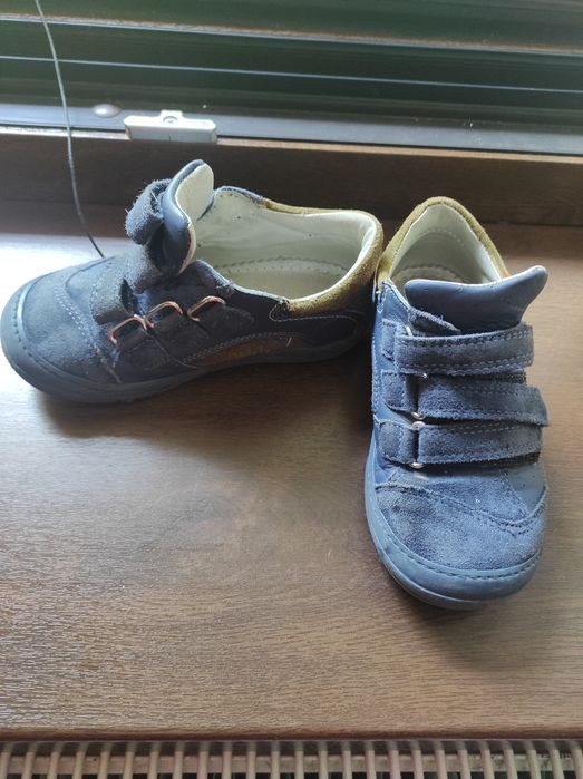 Adidas copii de la babyavus, mărimea 27, sunt purtați f puțin.