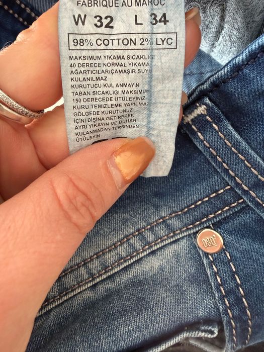 Дънки на марката DSQUARED