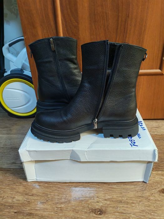 Продам новые зимние сапоги