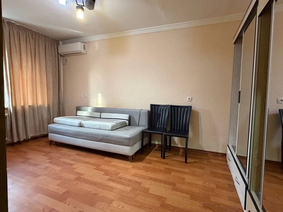 Продаётся вторичка 4/2/4  кирпич 90м2 ЦУМ
