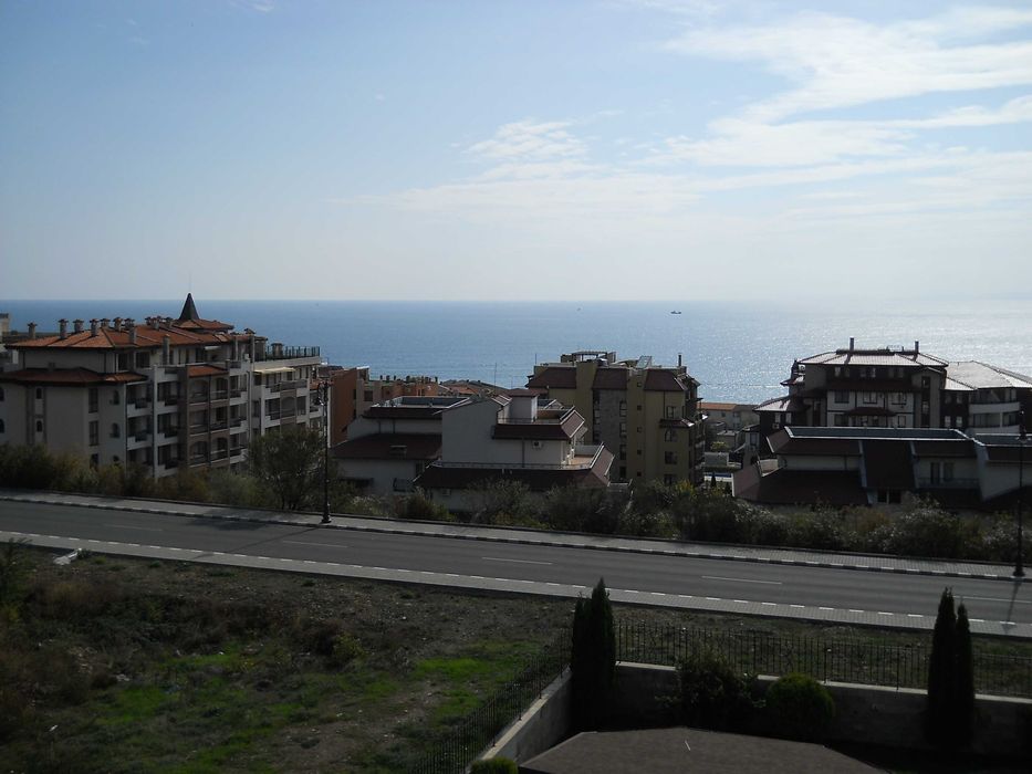 Тристаен апартамент 131 кв.м. Свети Влас под наем