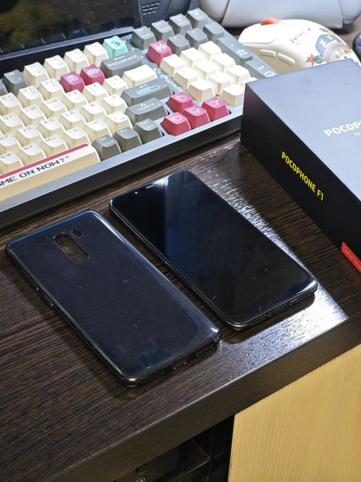 Смартфон Xiaomi Pocophone F1 128GB Graphite Black
