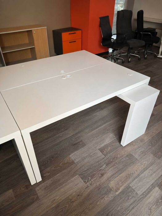Стол письменный IKEA Мальм с выдвижной панелью