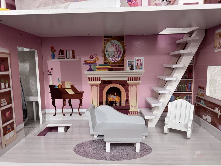 Продам кукольный домик для девочки