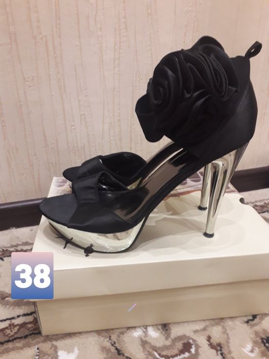 Продам женскую обувь