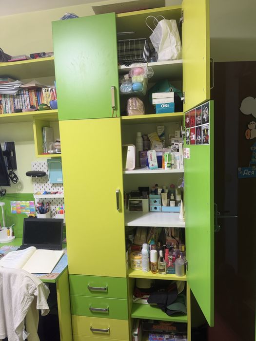 Триетажно легло и мебели за детска стая