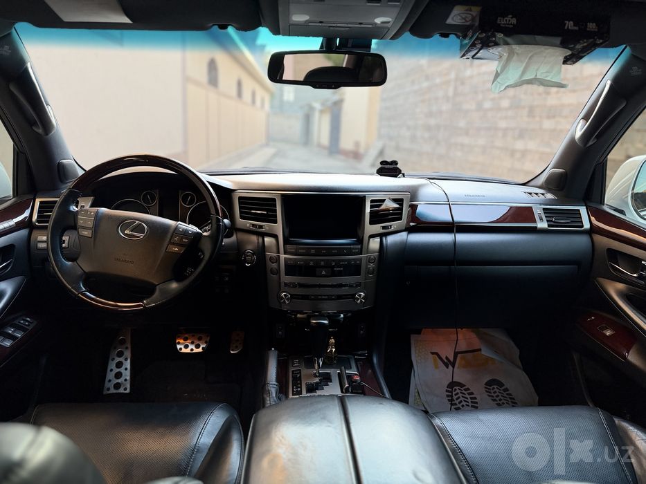 Lexus LX570 состояние идеальное