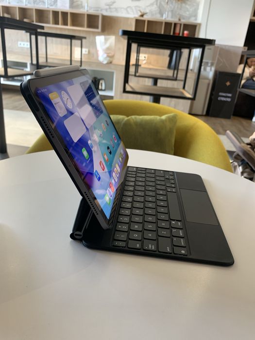 iPad Air 5 256GB + Pencil 2 + Magic Keyboard | ИДЕАЛ