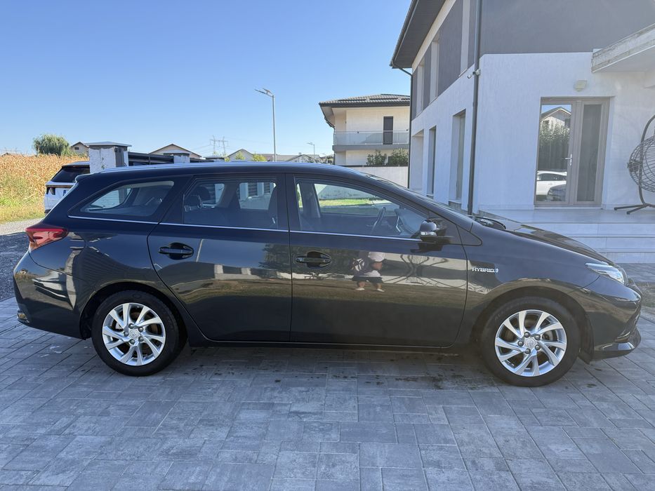 Toyota Auris 2017 Hybrid Lounge Istoric Toyota  119.000km