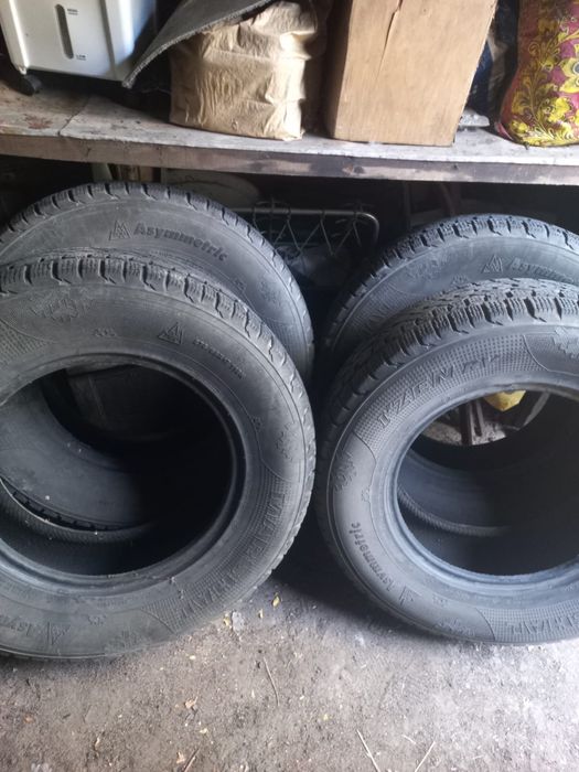 Зимние шины продам