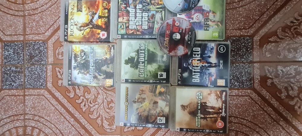 23 jocuri ps3  300 lei pachetul